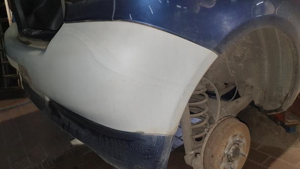 Foto: STOSSFÄNGER/ STOßSTANGE OBERTEIL HINTEN eines Toyota Yaris 1.0