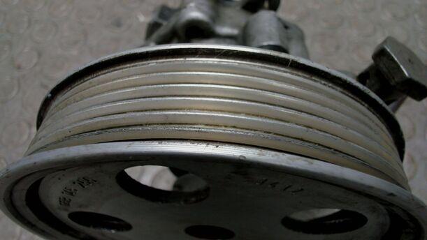 Foto: PUMPE SERVOLENKUNG eines Audi A4 Avant 2.0 Style