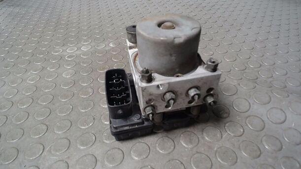 Foto: HAUPTBREMSAGGREGAT ABS eines Toyota Yaris 1.0 Style
