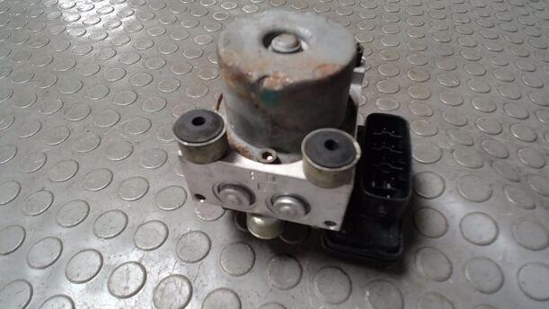 Foto: HAUPTBREMSAGGREGAT ABS eines Toyota Yaris 1.0 Style