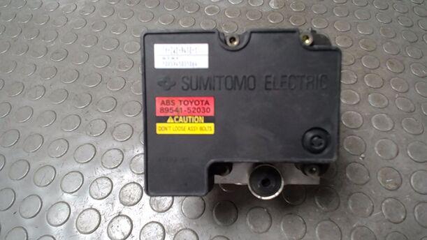 Foto: HAUPTBREMSAGGREGAT ABS eines Toyota Yaris 1.0 Style