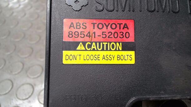 Foto: HAUPTBREMSAGGREGAT ABS eines Toyota Yaris 1.0 Style