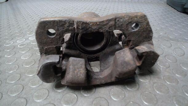 Foto: BREMSSATTEL VORN LINKS eines Toyota Yaris 1.0 Style
