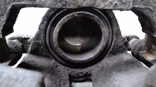 Foto: BREMSSATTEL VORN LINKS eines Toyota Yaris 1.0 Style