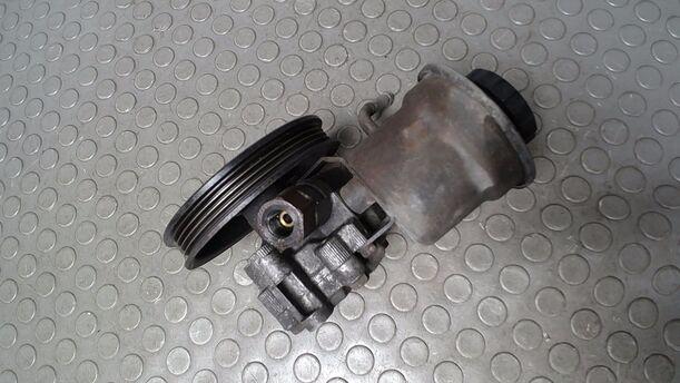Foto: PUMPE SERVOLENKUNG/ SERVOPUMPE eines Toyota Yaris 1.0 Style