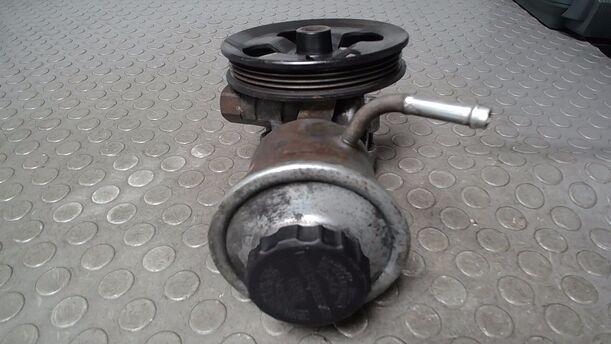 Foto: PUMPE SERVOLENKUNG/ SERVOPUMPE eines Toyota Yaris 1.0 Style