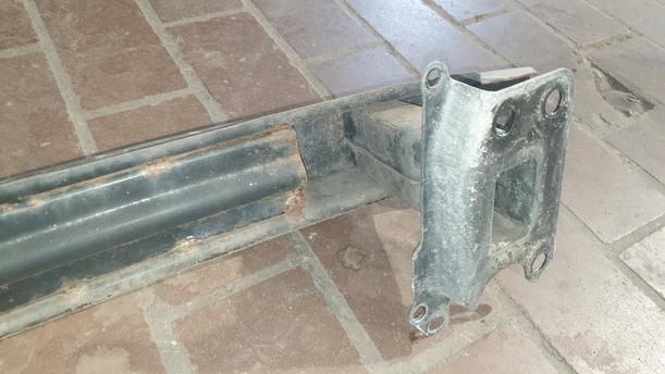 Foto: VERSTÄRKUNG VORN eines VW Fox 1.2 Style
