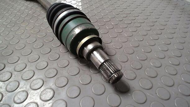 Foto: ANTRIEBSWELLE LINKS ( ABS ) eines Toyota Yaris 1.0 Style