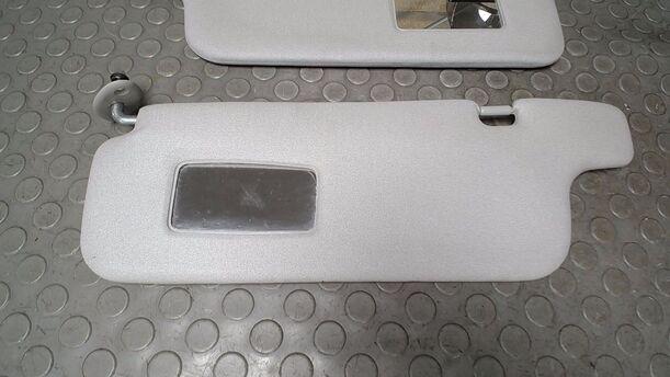 Foto: SONNENBLENDEN eines Toyota Yaris 1.0 Style