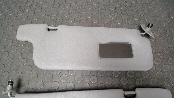 Foto: SONNENBLENDEN eines Toyota Yaris 1.0 Style