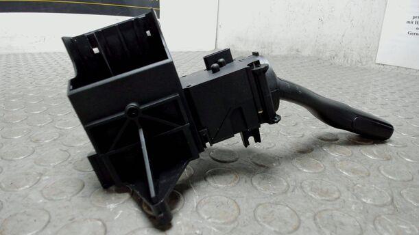 Foto: BLINKERSCHALTER / KOMBISCHALTER eines Audi A4 Avant 2.0 Style