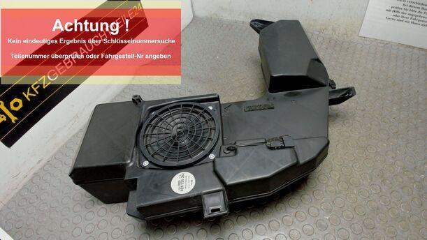 Foto: LAUTSPRECHER / SUBWOOFER / VERSTÄRKER eines Audi A4 Avant 2.0 Style