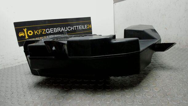Foto: LAUTSPRECHER / SUBWOOFER / VERSTÄRKER eines Audi A4 Avant 2.0 Style
