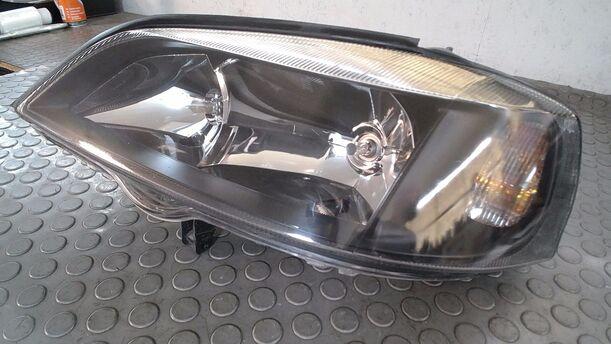 Foto: SCHEINWERFER LINKS ( SCHWARZE AUSFÜHRUNG ) eines Opel Astra 1.7 DTI Style