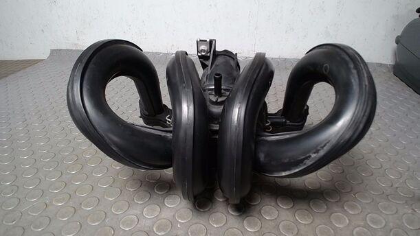 Foto: ANSAUGBRÜCKE/ ANSAUGKRÜMMER eines Toyota Yaris 1.0 Style