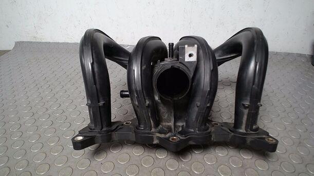 Foto: ANSAUGBRÜCKE/ ANSAUGKRÜMMER eines Toyota Yaris 1.0 Style