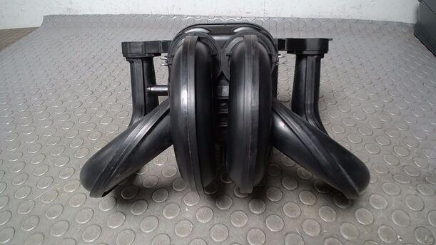 Foto: ANSAUGBRÜCKE/ ANSAUGKRÜMMER eines Toyota Yaris 1.0 Style