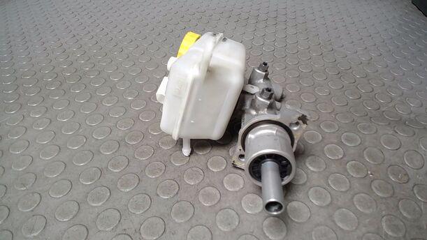 Foto: HAUPTBREMSZYLINDER eines VW Fox 1.2 Style