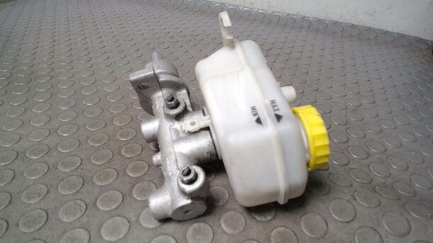 Foto: HAUPTBREMSZYLINDER eines VW Fox 1.2 Style
