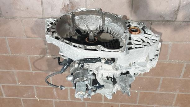 Foto: SCHALTGETRIEBE 6-GANG eines Opel Astra 2.0 CDTI DPF ecoFLEX SportsTourer Start/Stop
