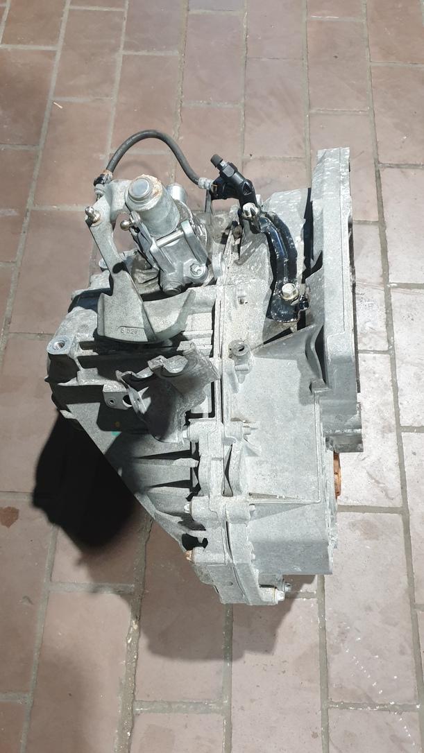 Foto: SCHALTGETRIEBE 6-GANG eines Opel Astra 2.0 CDTI DPF ecoFLEX SportsTourer Start/Stop