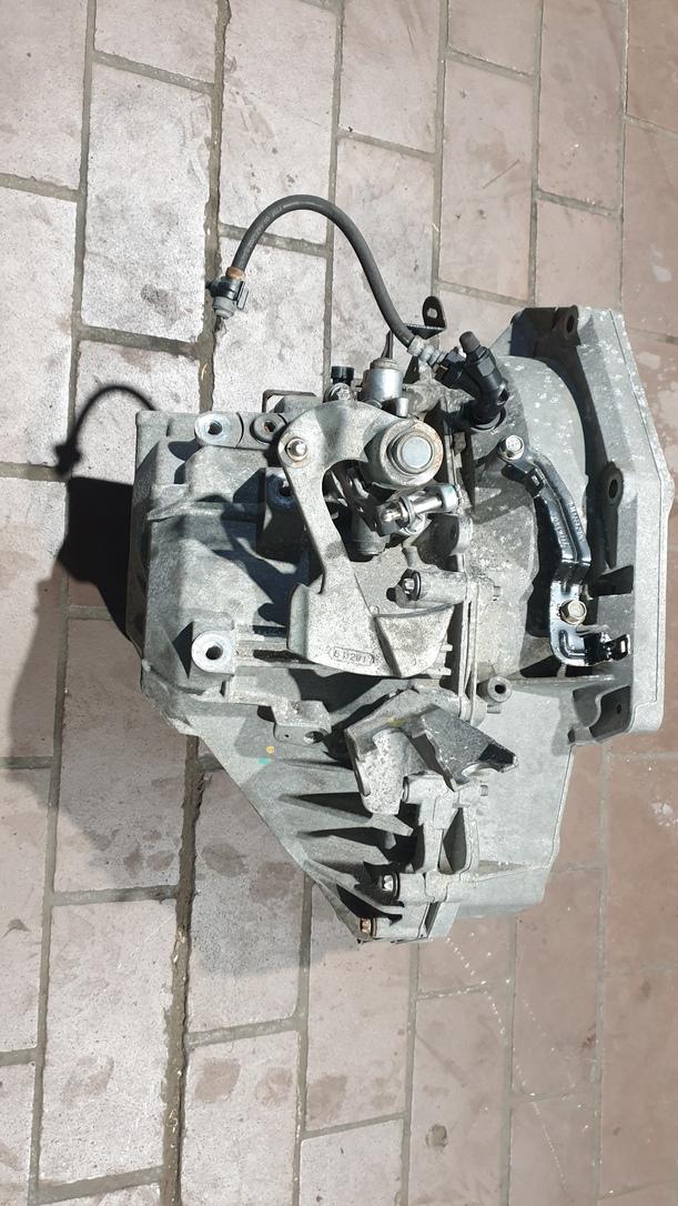 Foto: SCHALTGETRIEBE 6-GANG eines Opel Astra 2.0 CDTI DPF ecoFLEX SportsTourer Start/Stop