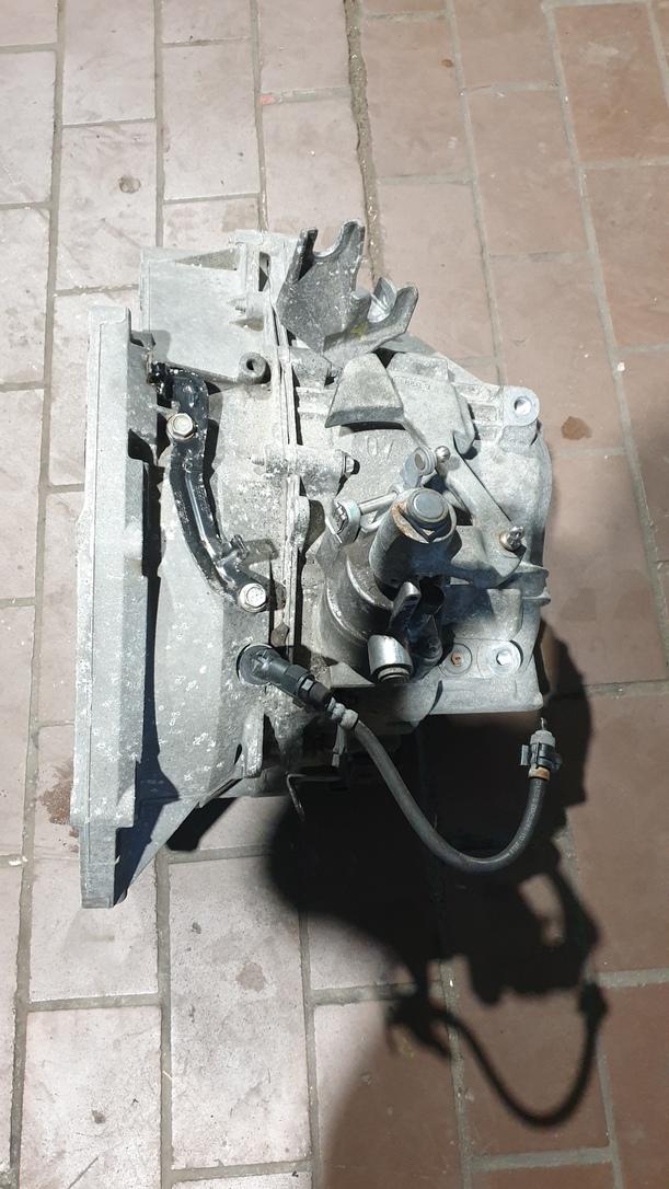 Foto: SCHALTGETRIEBE 6-GANG eines Opel Astra 2.0 CDTI DPF ecoFLEX SportsTourer Start/Stop