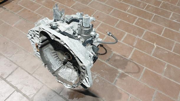 Foto: SCHALTGETRIEBE 6-GANG eines Opel Astra 2.0 CDTI DPF ecoFLEX SportsTourer Start/Stop