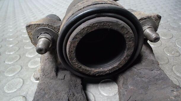 Foto: BREMSSATTEL VORN RECHTS eines VW Fox 1.2 Style
