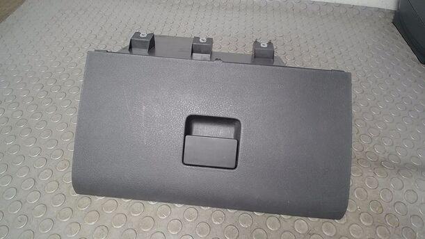 Foto: HANDSCHUHFACH eines VW Fox 1.2 Style