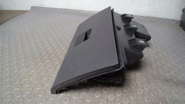 Foto: HANDSCHUHFACH eines VW Fox 1.2 Style