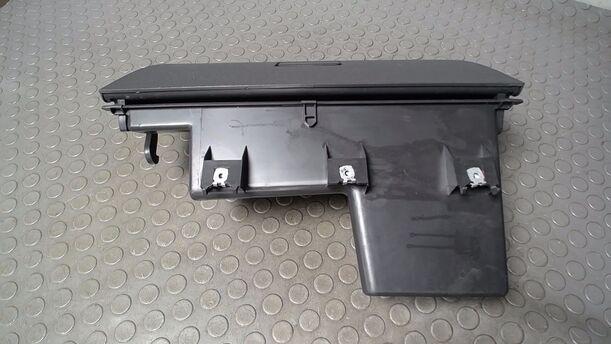 Foto: HANDSCHUHFACH eines VW Fox 1.2 Style