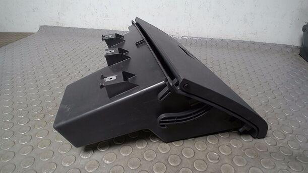 Foto: HANDSCHUHFACH eines VW Fox 1.2 Style