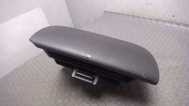 Foto: HANDSCHUFACH eines Mazda 2 1.5 Style