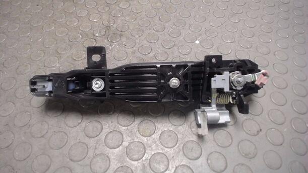 Foto: TÜRAUSSENGRIFF VORNE LINKS eines Mazda 2 1.5 Style