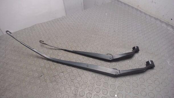 Foto: SCHEIBENWISCHERARME VORNE eines Mazda 2 1.5 Style