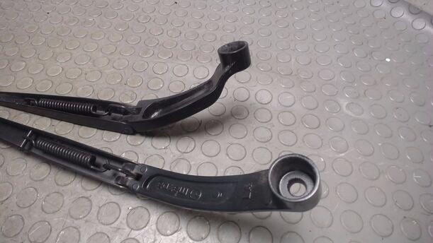 Foto: SCHEIBENWISCHERARME VORNE eines Mazda 2 1.5 Style