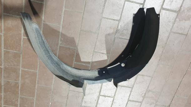 Foto: RADHAUSSCHALE / INNENKOTFLÜGEL RECHTS eines Opel Corsa 1.0 12V