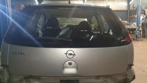 Foto: HECKKLAPPE / HECKDECKEL eines Opel Corsa 1.0 12V