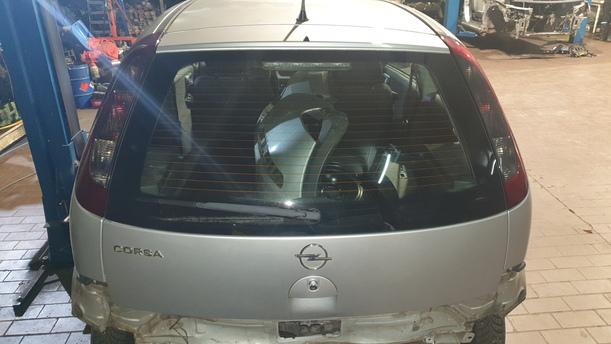 Foto: HECKKLAPPE / HECKDECKEL eines Opel Corsa 1.0 12V
