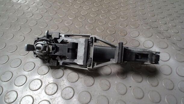 Foto: AUSSENGRIFF VORN LINKS eines VW Fox 1.2