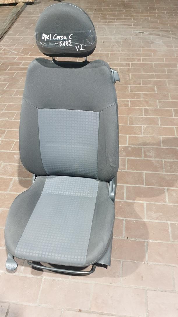 Foto: SITZ 1.REIHE LINKS / FAHRERSITZ (2/3-TÜRER) eines Opel Corsa 1.0 12V
