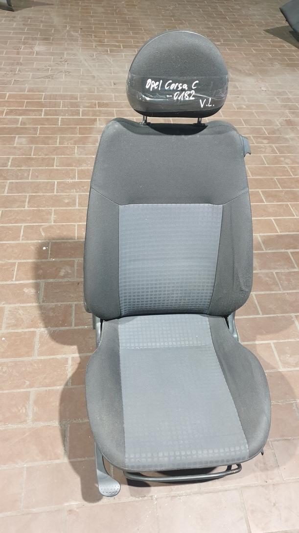 Foto: SITZ 1.REIHE LINKS / FAHRERSITZ (2/3-TÜRER) eines Opel Corsa 1.0 12V