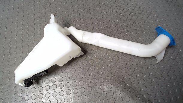 Foto: SCHEIBENWASCHBEHÄLTER eines VW Fox 1.2 L