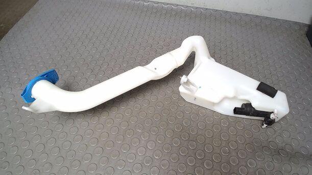 Foto: SCHEIBENWASCHBEHÄLTER eines VW Fox 1.2 L