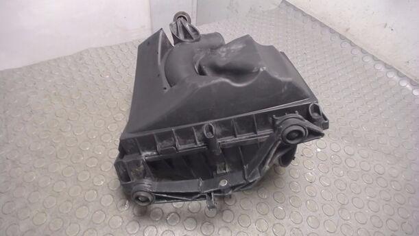 Foto: LUFTFILTERKASTEN eines Opel Corsa 1.0 12V L