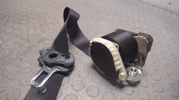 Foto: SICHERHEITSGURT VORNE RECHTS ( 2/3 TÜRER ) eines Opel Corsa 1.0 12V L