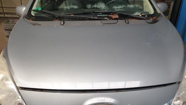 Foto: MOTORHAUBE eines Ford Ka 1.2 L