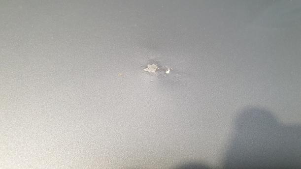Foto: MOTORHAUBE eines Ford Ka 1.2 L