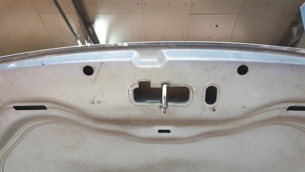 Foto: MOTORHAUBE eines Ford Ka 1.2 L